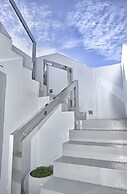Alto Psyrri Penthouse by K&K