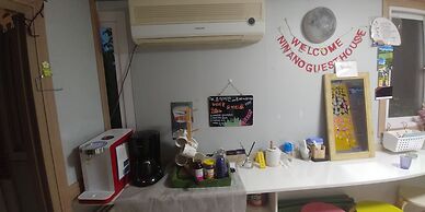 Ninano Guesthouse - Hostel