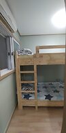 Ninano Guesthouse - Hostel