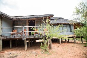 Mabata Makali Lodge & Campsite