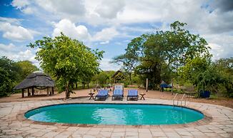 Mabata Makali Lodge & Campsite