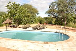 Mabata Makali Lodge & Campsite