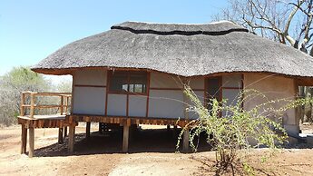 Mabata Makali Lodge & Campsite