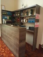 Karen Crescent Hotel