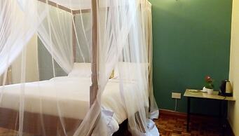 Karen Crescent Hotel