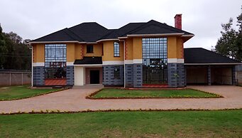 Karen Crescent Hotel