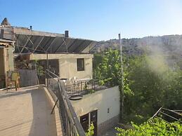 Ishtar Cave Pension