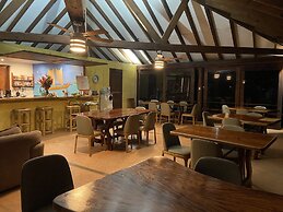 Fare Oviri Lodge