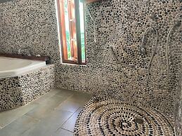 Fare Oviri Lodge