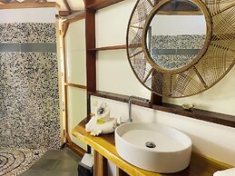 Fare Oviri Lodge