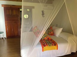 Fare Oviri Lodge