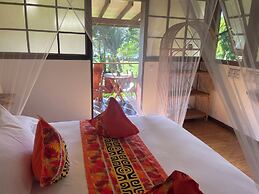 Fare Oviri Lodge