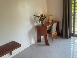 Fare Oviri Lodge