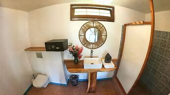 Fare Oviri Lodge