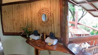 Fare Oviri Lodge