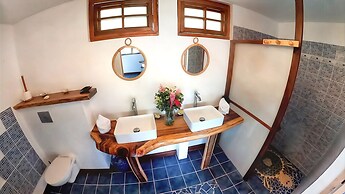 Fare Oviri Lodge