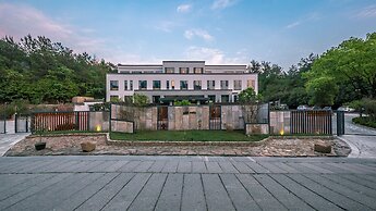The Lucid Resort