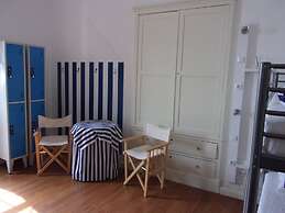 Hostel 402