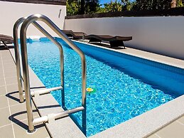 Ahman Suite Villa Sumuide