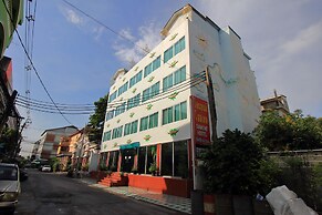 OYO 410 Diamond Boutique Hostel