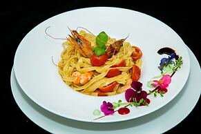 Almar Luxury Hotel