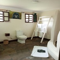Da Vinci Gorilla Lodge