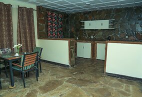 Da Vinci Gorilla Lodge