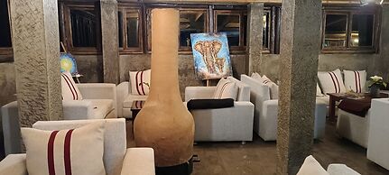 Da Vinci Gorilla Lodge