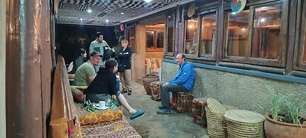 Da Vinci Gorilla Lodge