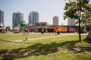 QuickStay - Class in Yorkville (Yonge & Bloor)