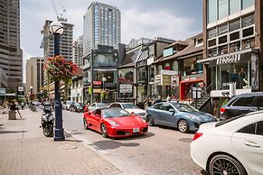 QuickStay - Class in Yorkville (Yonge & Bloor)