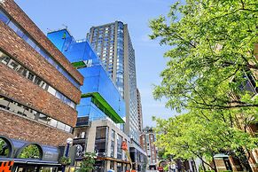 QuickStay - Class in Yorkville (Yonge & Bloor)