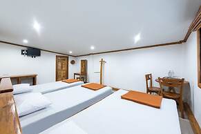 Thongphaphum Place