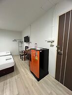 Sandee Room