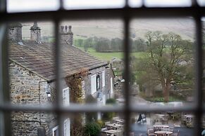 Assheton Arms
