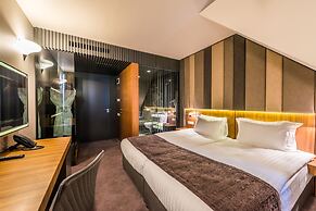 All Seasons Residence Hotel
