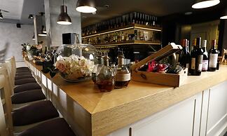 All Seasons Residence Hotel