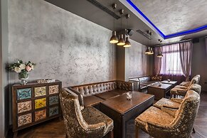 All Seasons Residence Hotel