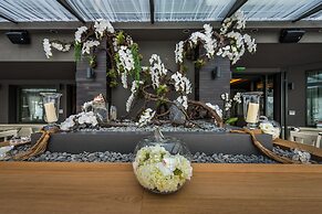 All Seasons Residence Hotel