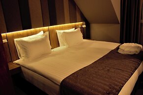 All Seasons Residence Hotel