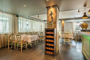 All Seasons Residence Hotel
