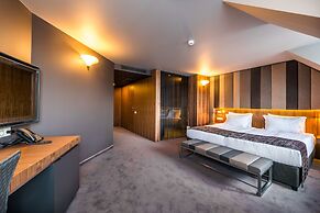 All Seasons Residence Hotel