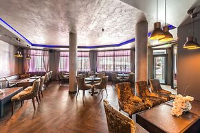 All Seasons Residence Hotel