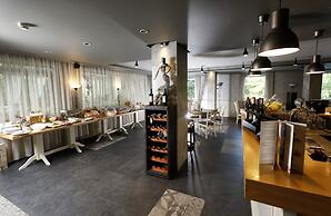 All Seasons Residence Hotel