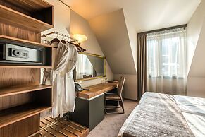 All Seasons Residence Hotel
