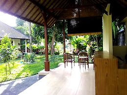 Astawa House