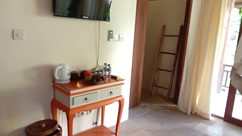 Astawa House