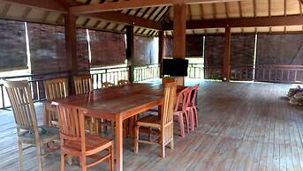 Astawa House