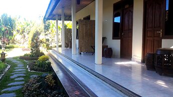 Astawa House