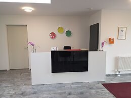Sunnys Hotel & Residence